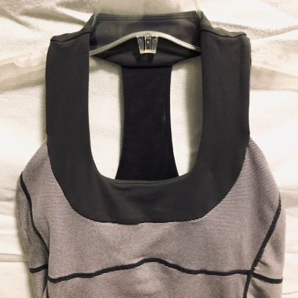 Lululemon Sport Tank Top Size 6 Built In Bra Racerback - Picture 2 of 16